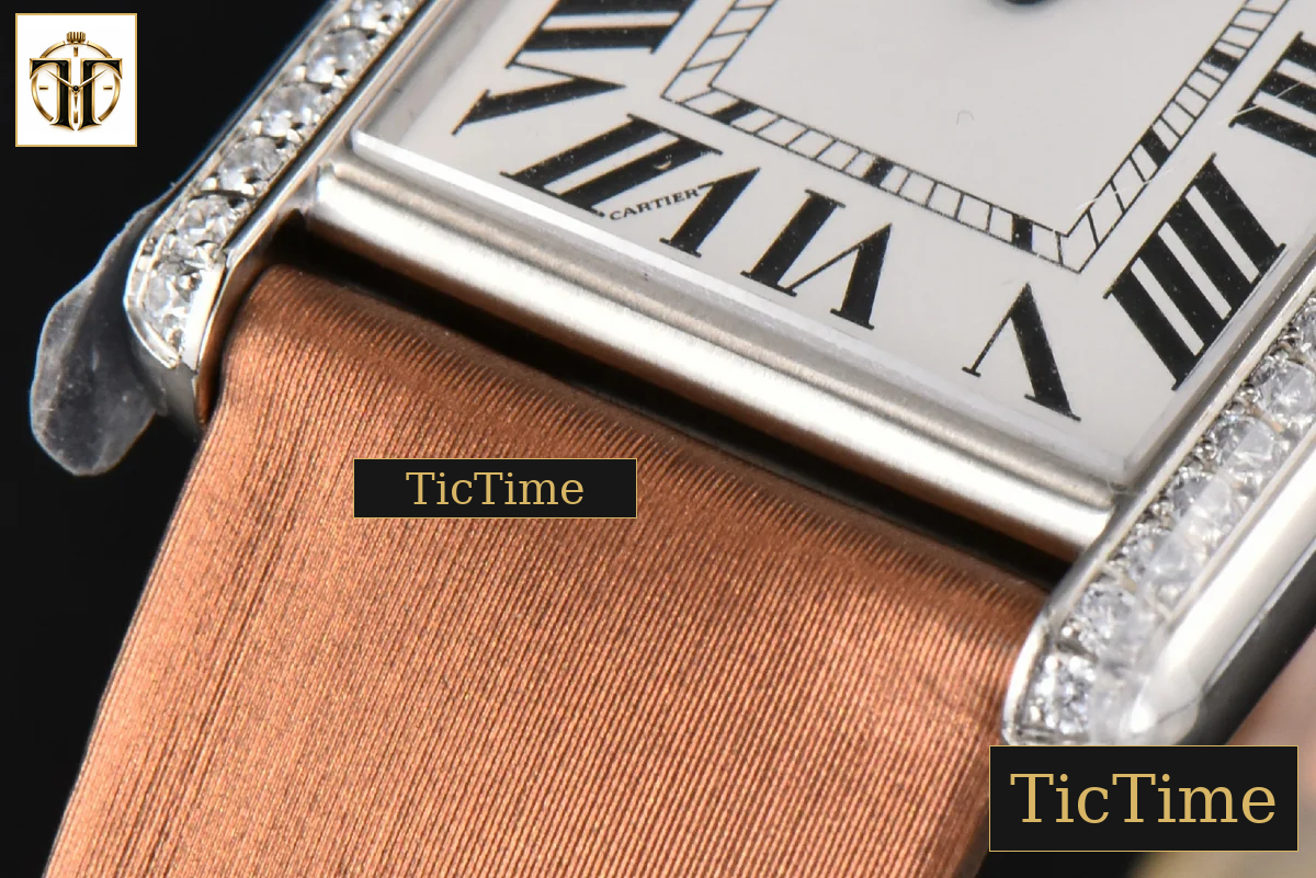 Tank Must Large 33.7×25.5mm K11F Diamond White Dial Brown Smooth Calf Strap Quartz — foto 8