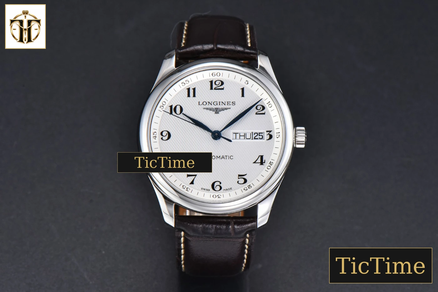Vista frontal — Master Automatic 40mm LGF White Dial Leather Strap