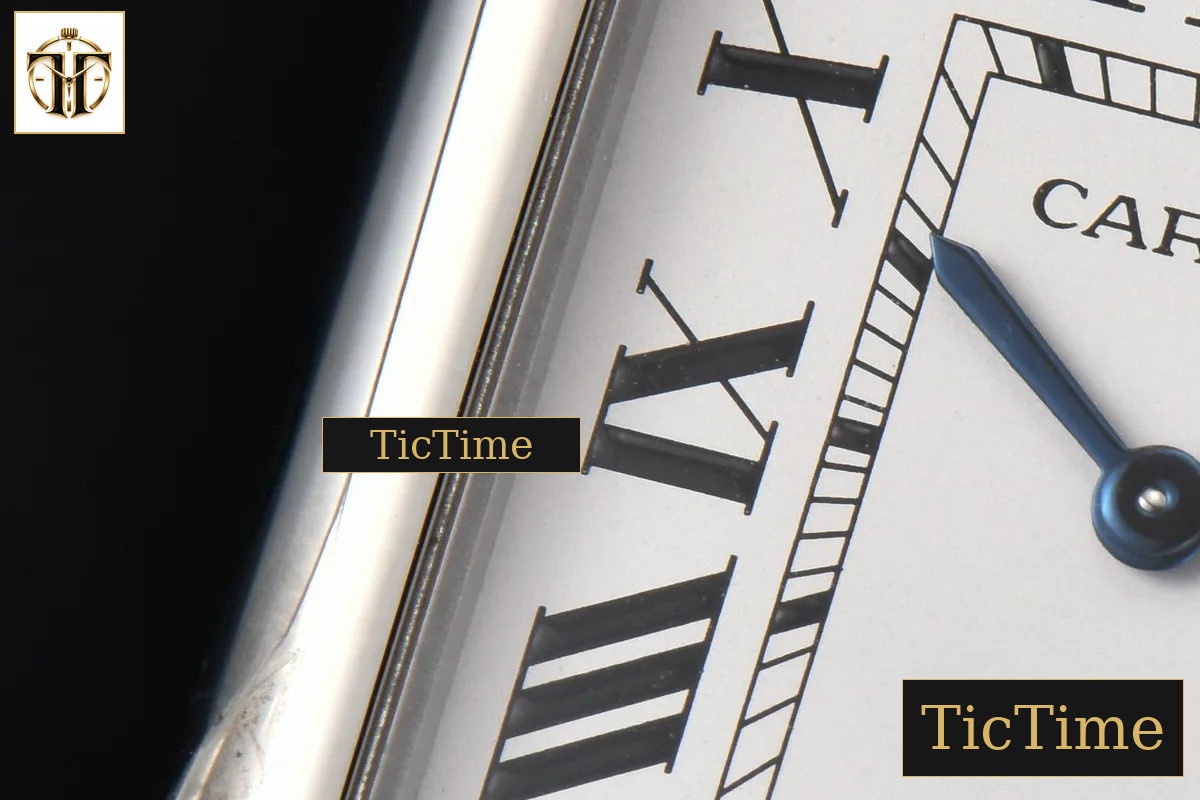 Tank Must Large 33.7×25.5mm K11F White Dial Smooth Black Strap Quartz — foto 6
