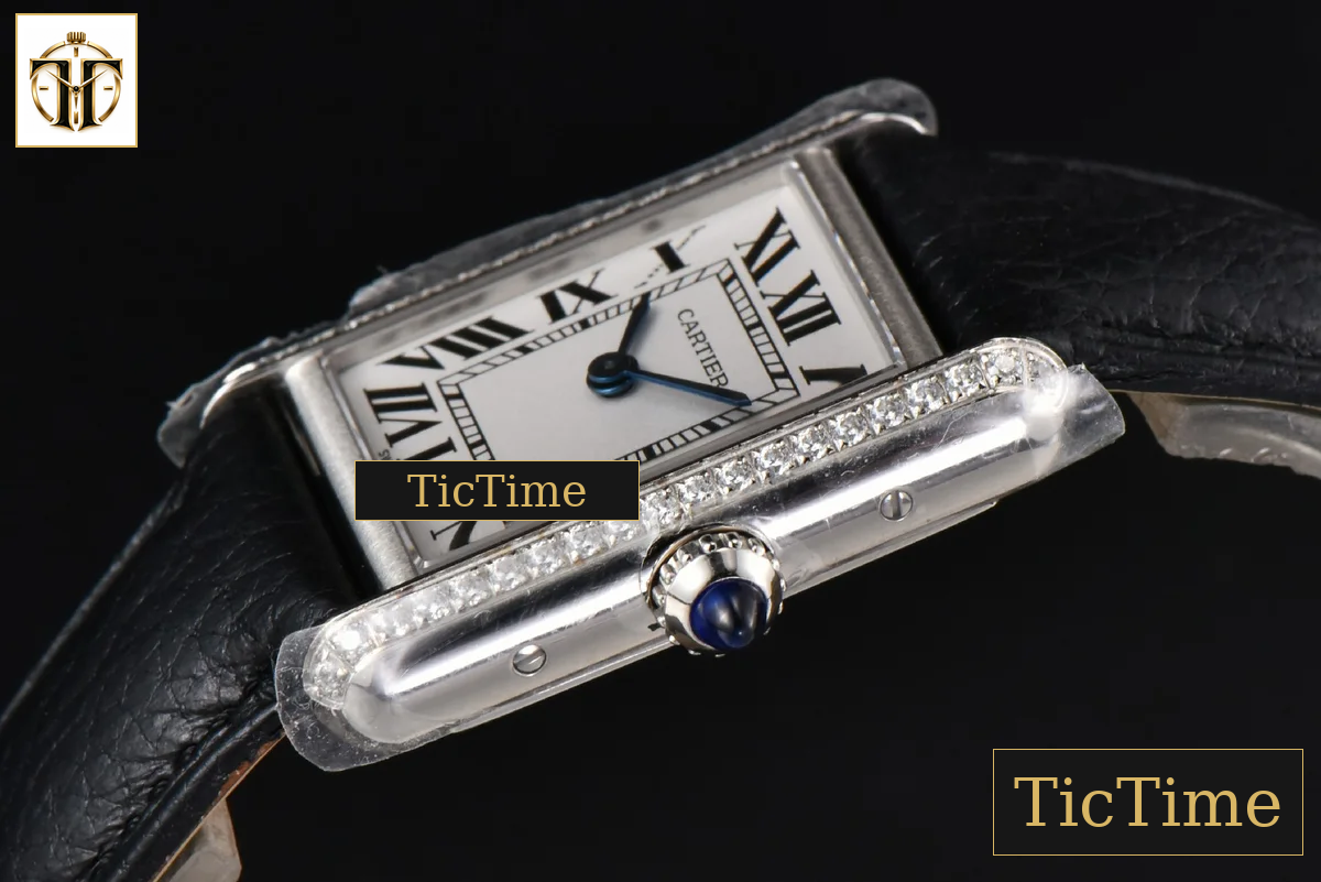 Tank Must Small 29.5×22mm K11F Diamond White Dial Litchi Grained Smooth Strap Quartz — foto 9