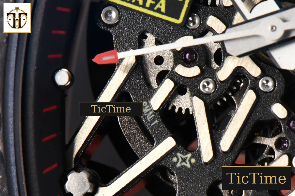 RM035-02 42mm T+F Black Forged Carbon Skeleton Dial Red Crown Red Rubber Strap RMUL2 — foto 9