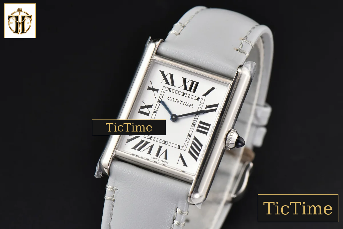 Tank Must Large 33.7×25.5mm K11F White Dial Gray Smooth Calf Strap Quartz — foto 4