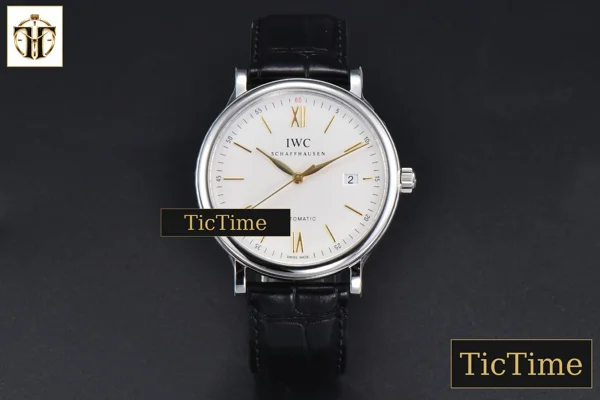 Foto frontal — Portofino 40mm V7F White Dial YG Hands Black Leather Strap A2892