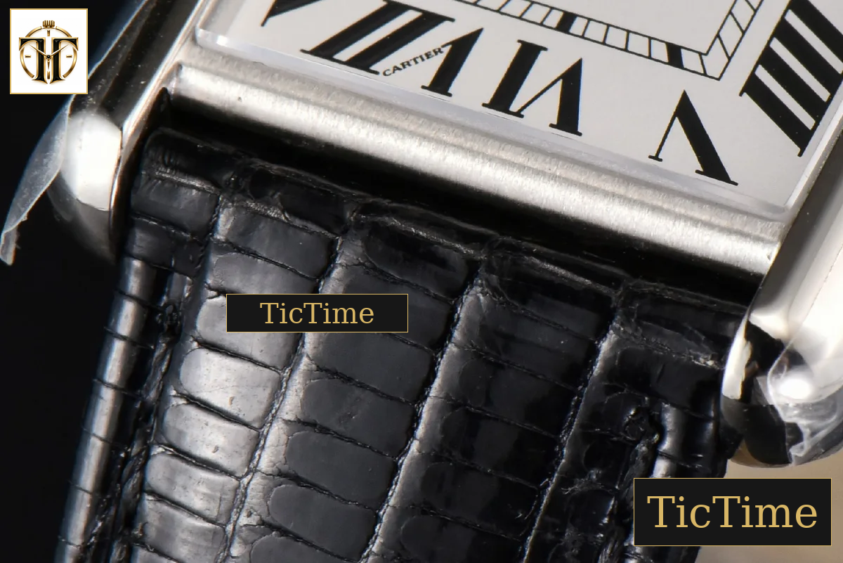 Tank Must Large 33.7×25.5mm K11F White Dial Black Croc Texture Strap Quartz — foto 8