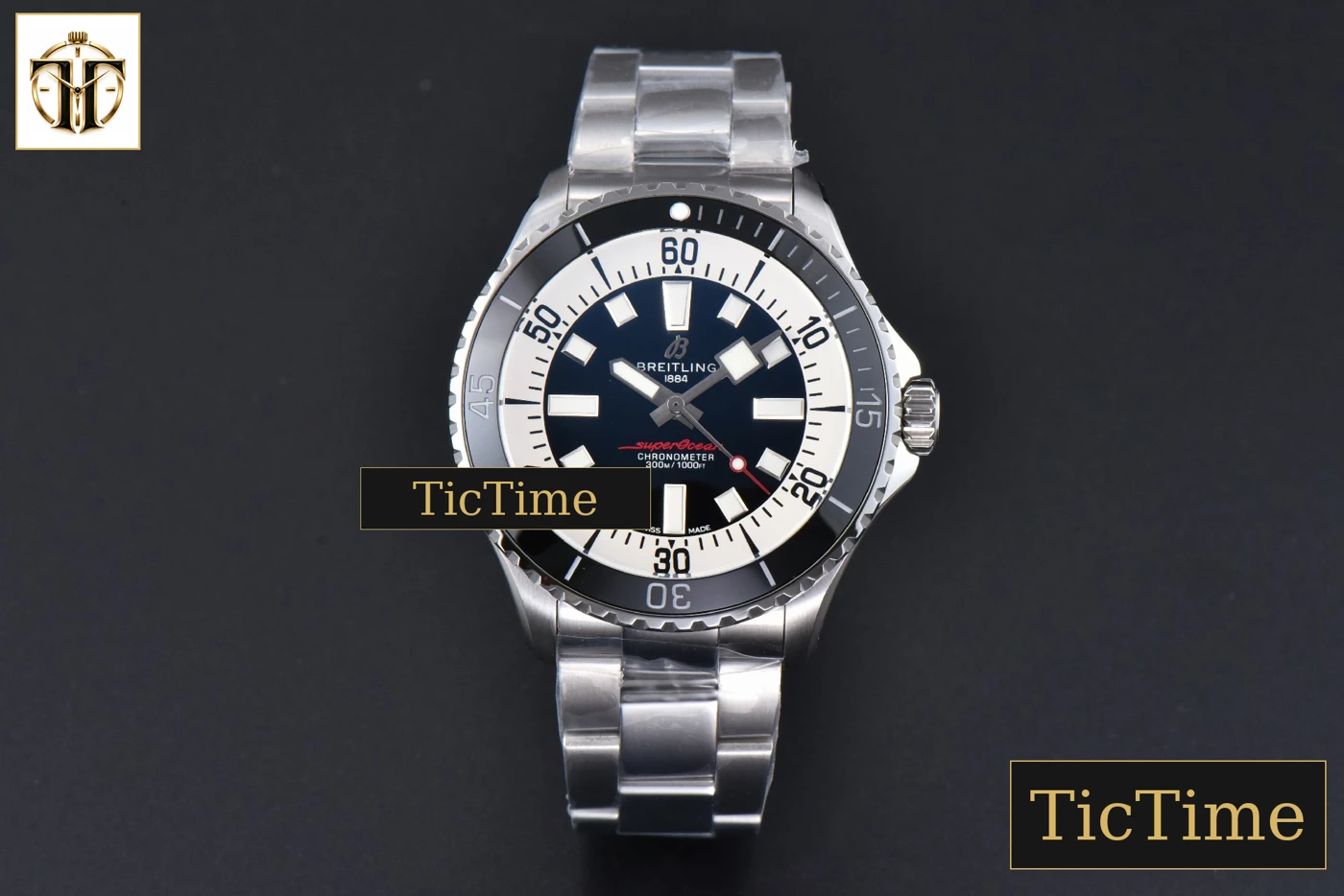 Vista frontal — SuperOcean 44mm TF Black/White Dial SS Bracelet A2824