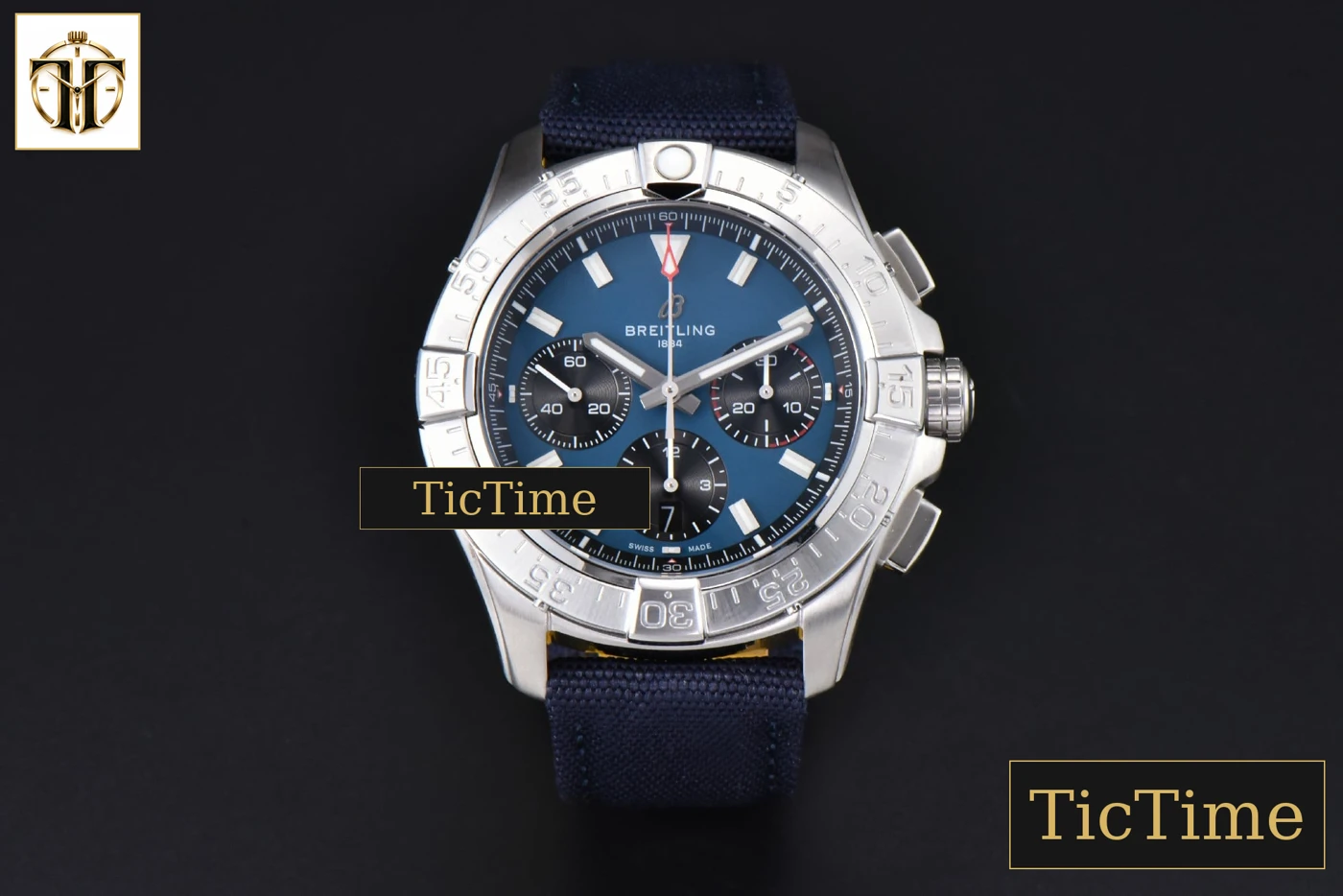 Vista frontal — Avenger Chronograph 44mm BLSF SS Blue/Black Dial Blue Nylon Strap A7750