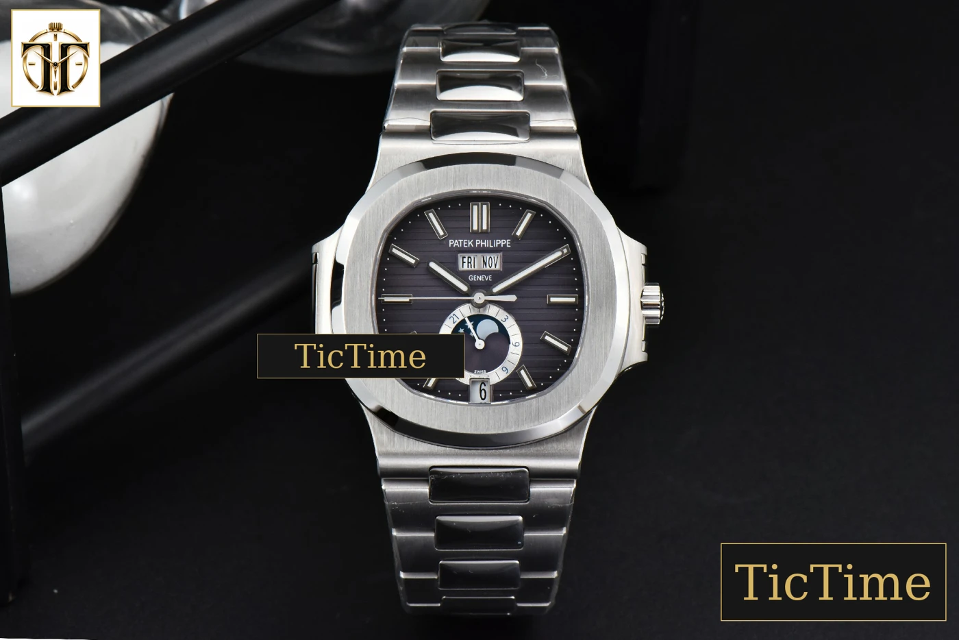 Vista frontal — Nautilus Full Function 5726 PPF Gray Dial SS Bracelet A324
